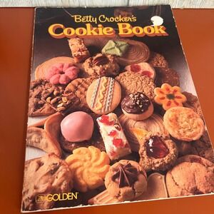 Betty Crocker Cookie Book 1980 Golden Press New Revised Edition Vintage Cookbook